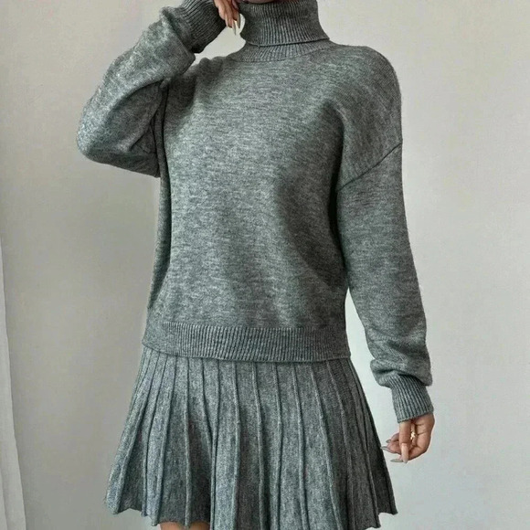 Grey Casual Women's Solid Color Loose Pleated Skirt And Turtleneck Sweater Suit - Picture 4 of 5